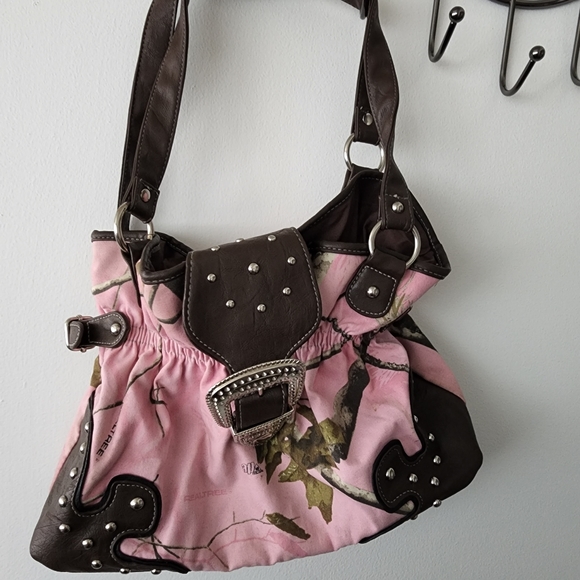 Realtree Handbags - COPY - Pink camouflage purse